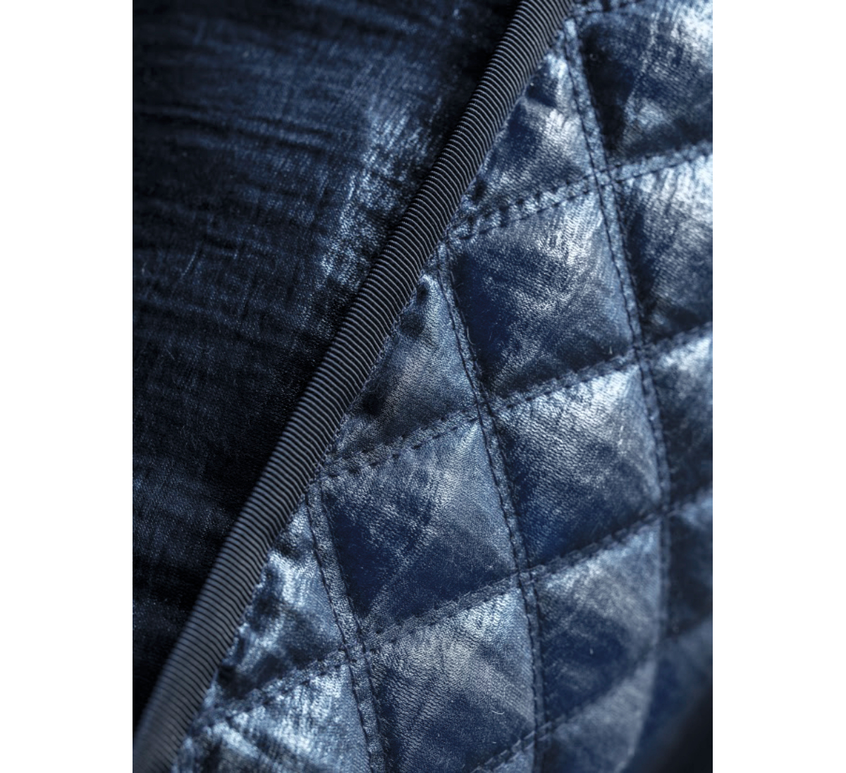 Подушка Opera Quilted  - Sapphire De Le Cuona, стоимость 51 000 руб.  Фотография 1